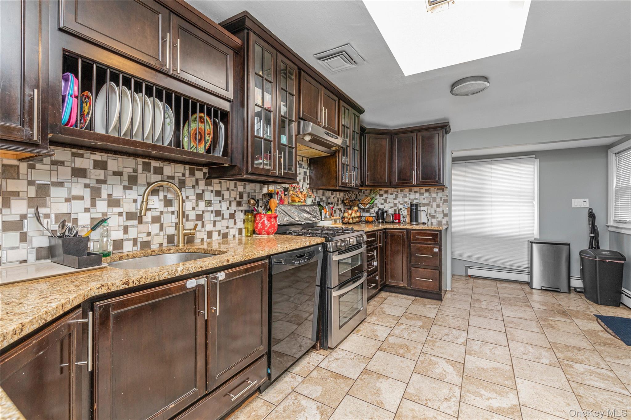 Single Family Rosalie Nassau County, NY 11554, MLS-916160-8