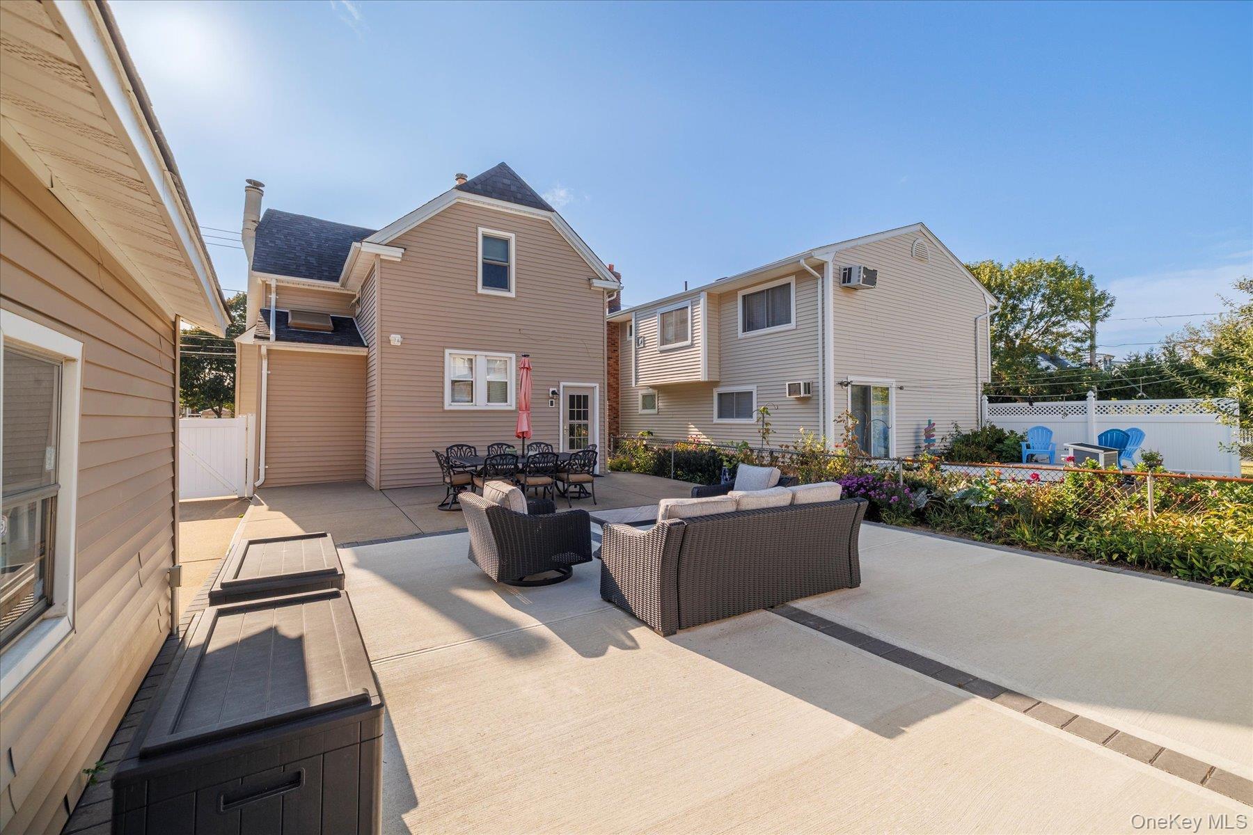 Single Family Grand  Nassau County, NY 11510, MLS-916215-17