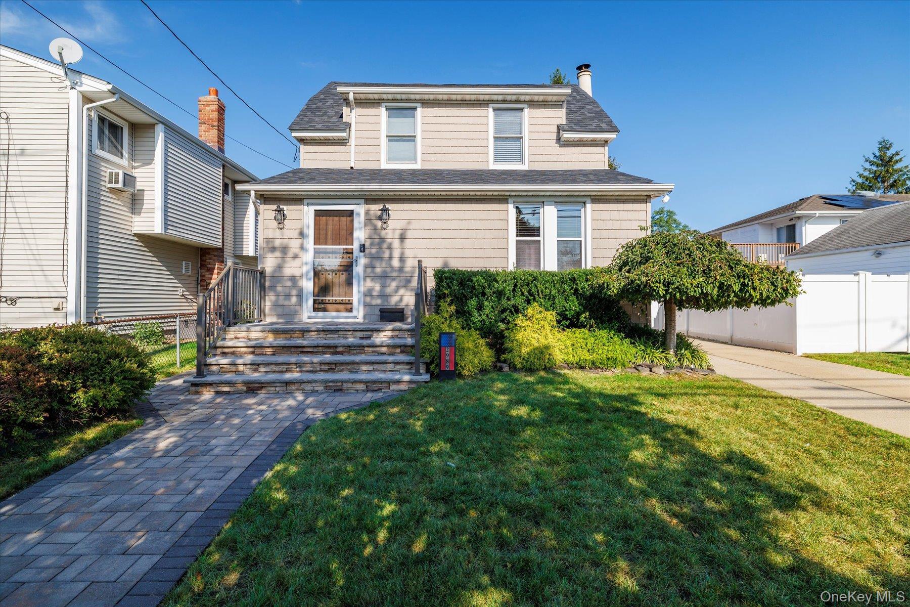 Single Family Grand  Nassau County, NY 11510, MLS-916215-21