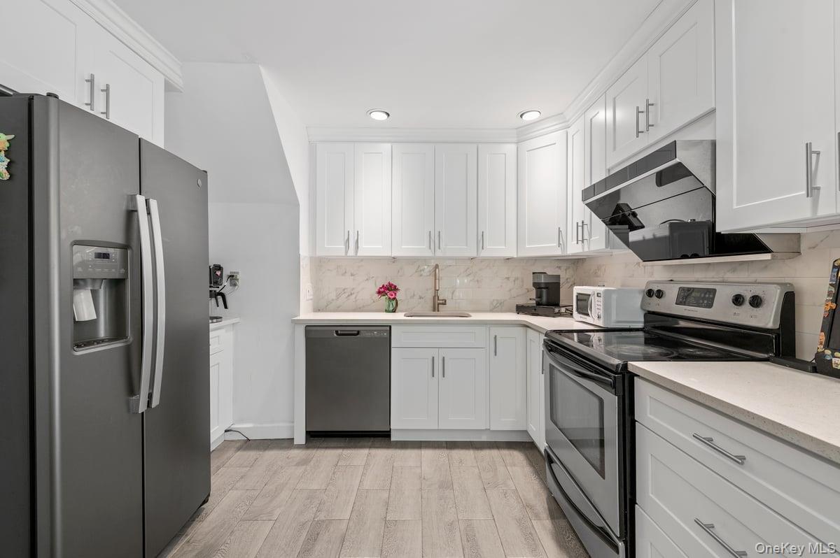 Single Family 21st  Nassau County, NY 11753, MLS-916219-11