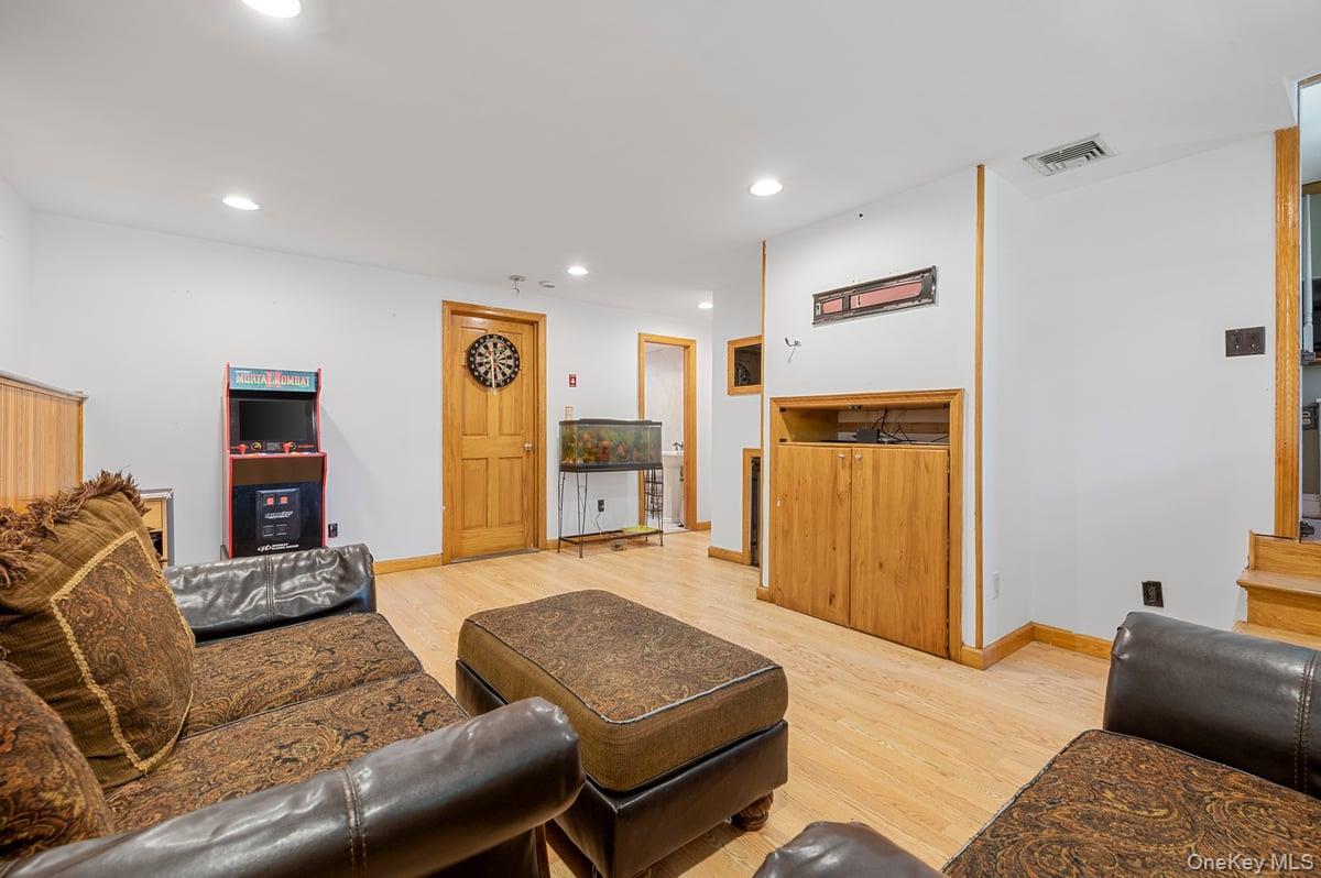 Single Family 21st  Nassau County, NY 11753, MLS-916219-23