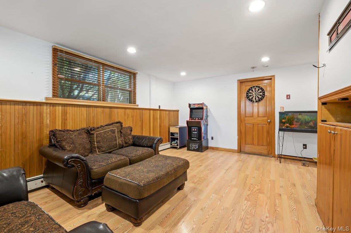 Single Family 21st  Nassau County, NY 11753, MLS-916219-24