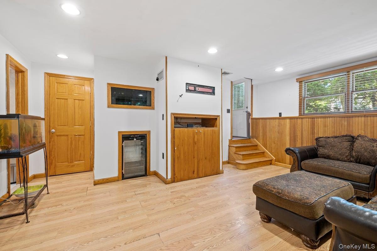 Single Family 21st  Nassau County, NY 11753, MLS-916219-25