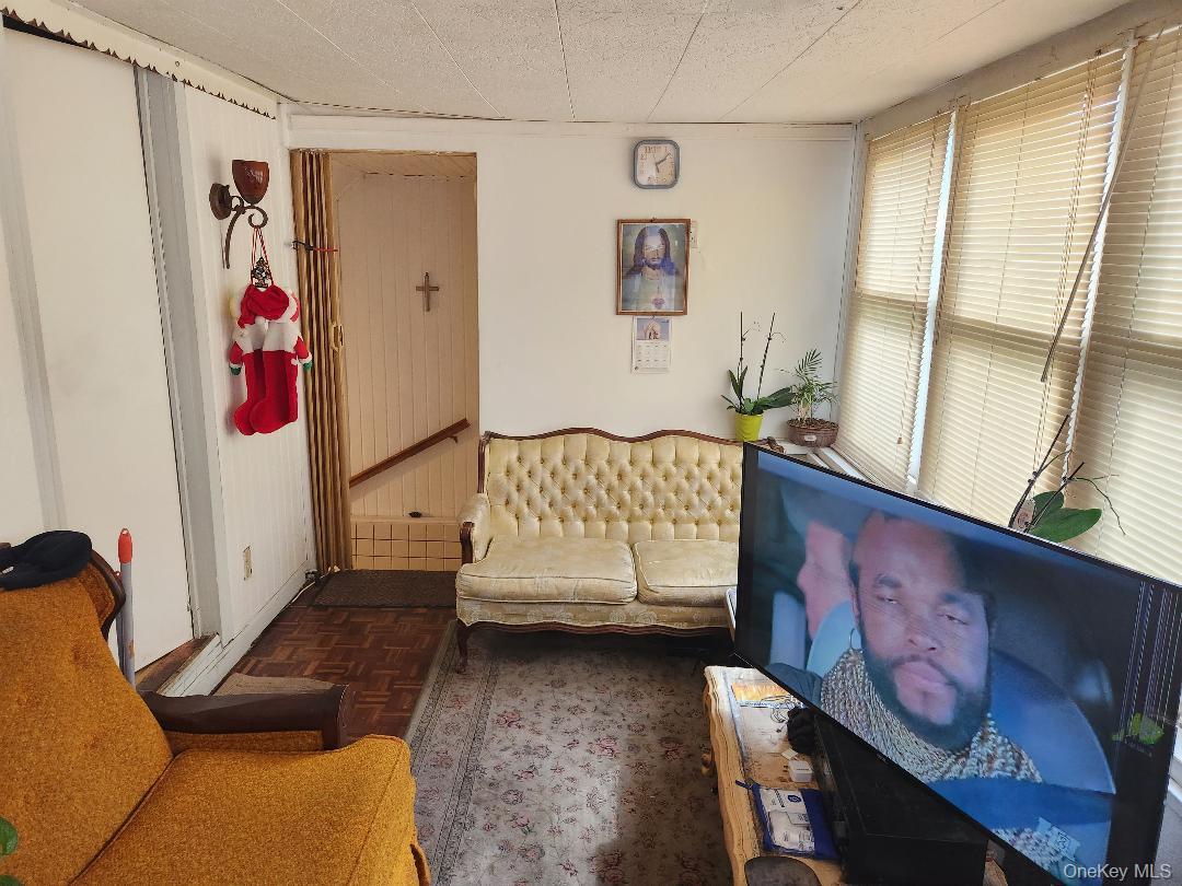 Single Family Sheridan Nassau County, NY 11575, MLS-916255-4