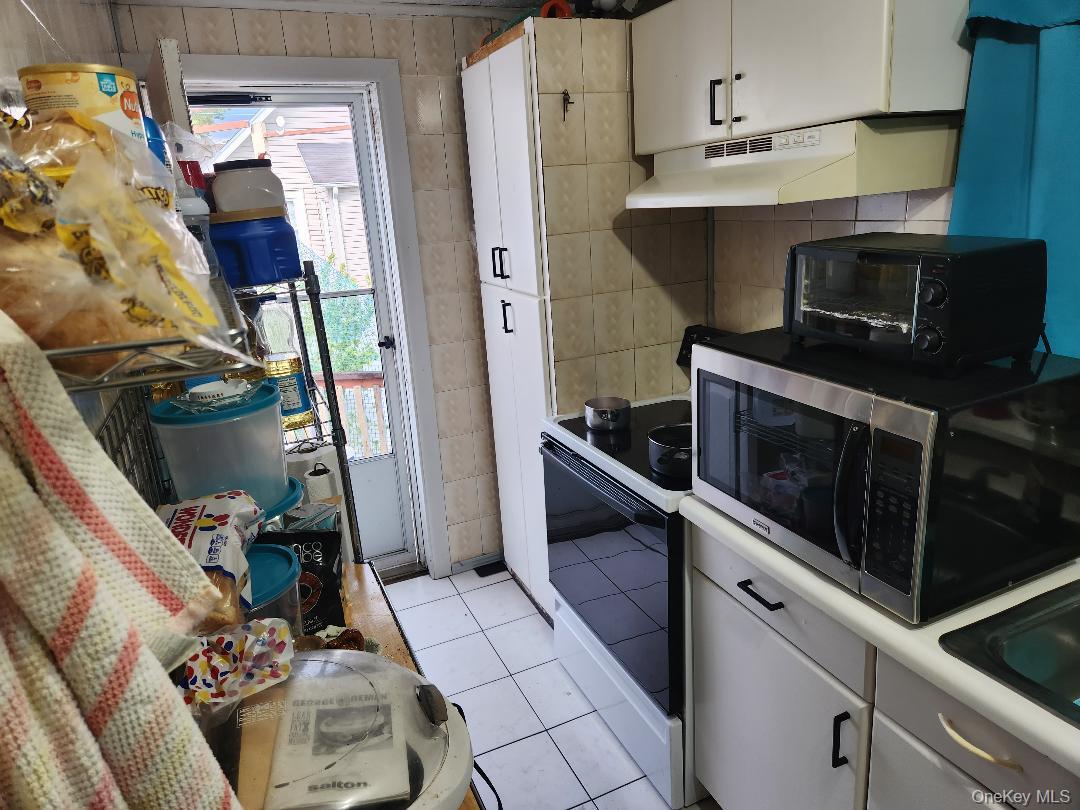 Single Family Sheridan Nassau County, NY 11575, MLS-916255-6