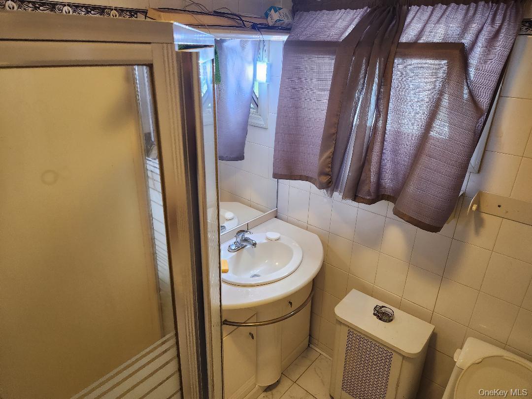 Single Family Sheridan Nassau County, NY 11575, MLS-916255-7