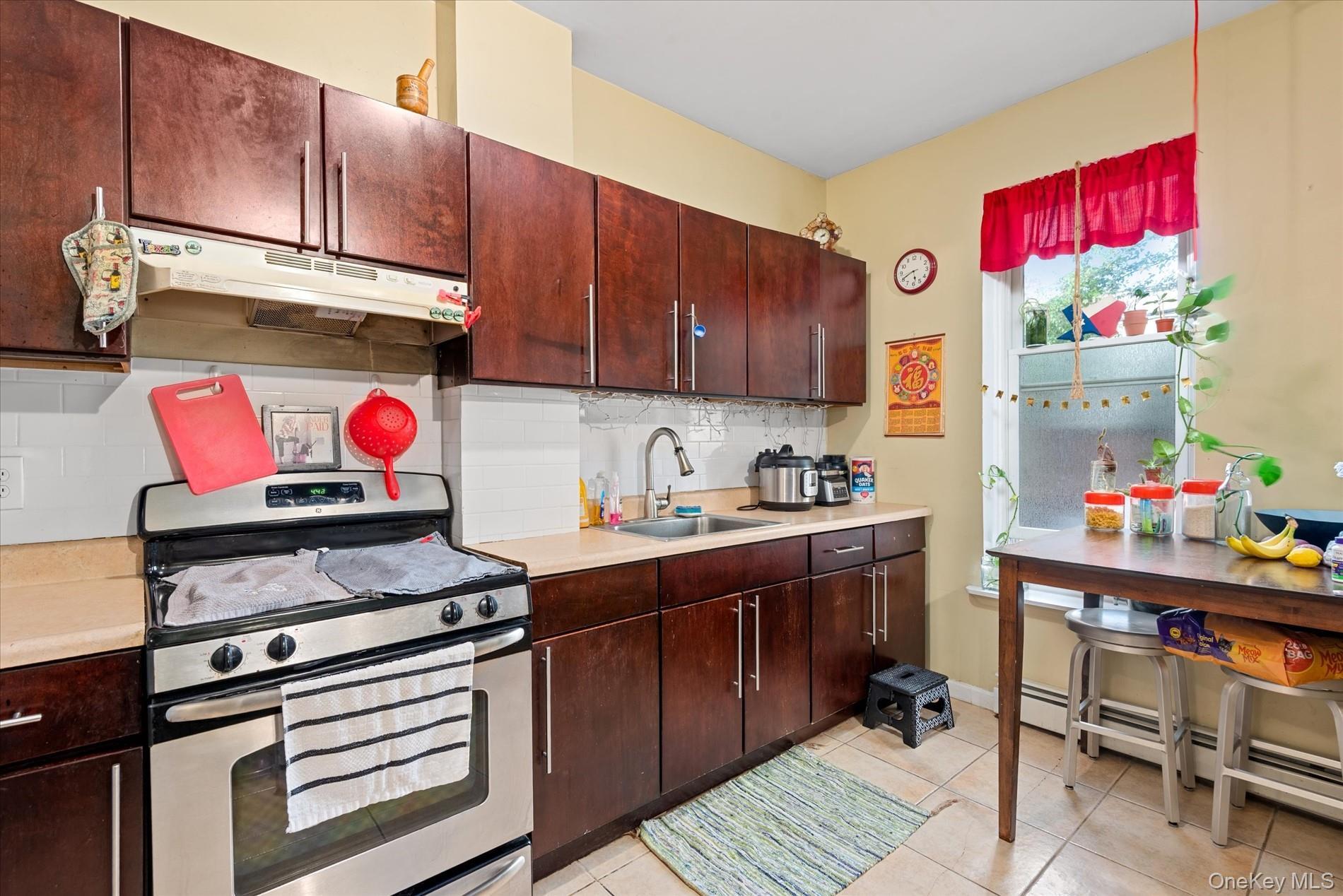 Single Family Lincoln  Brooklyn, NY 11208, MLS-916263-17