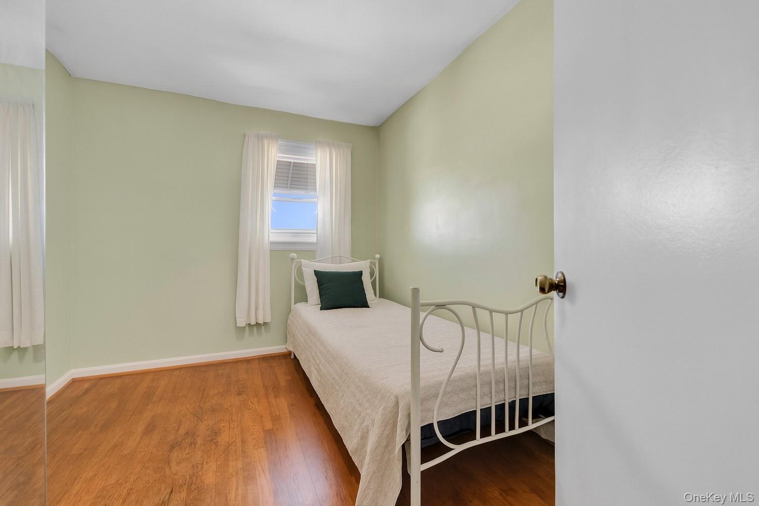 Single Family Stickney  Bronx, NY 10469, MLS-916323-10