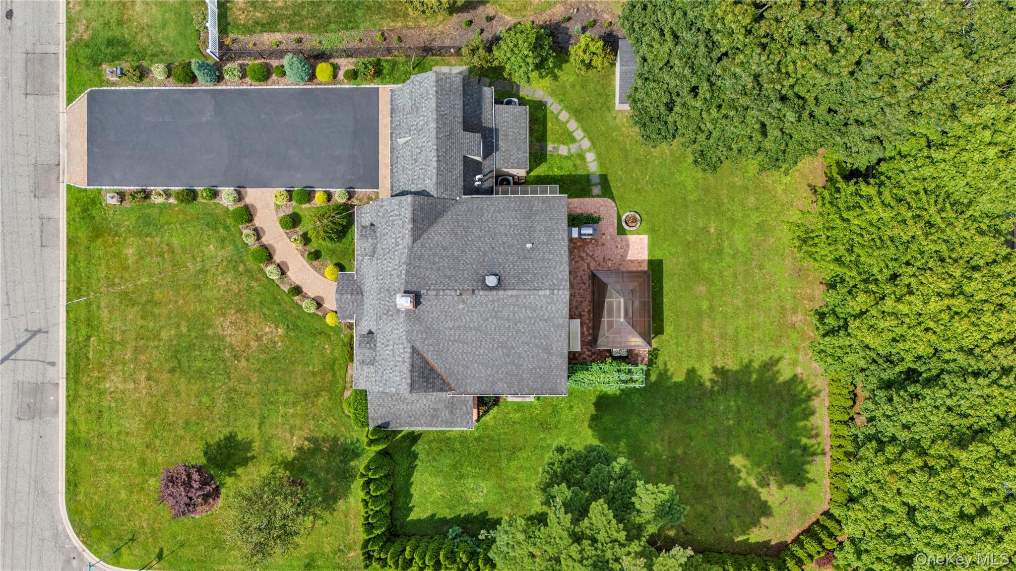 Single Family Field  Nassau County, NY 11801, MLS-916368-39