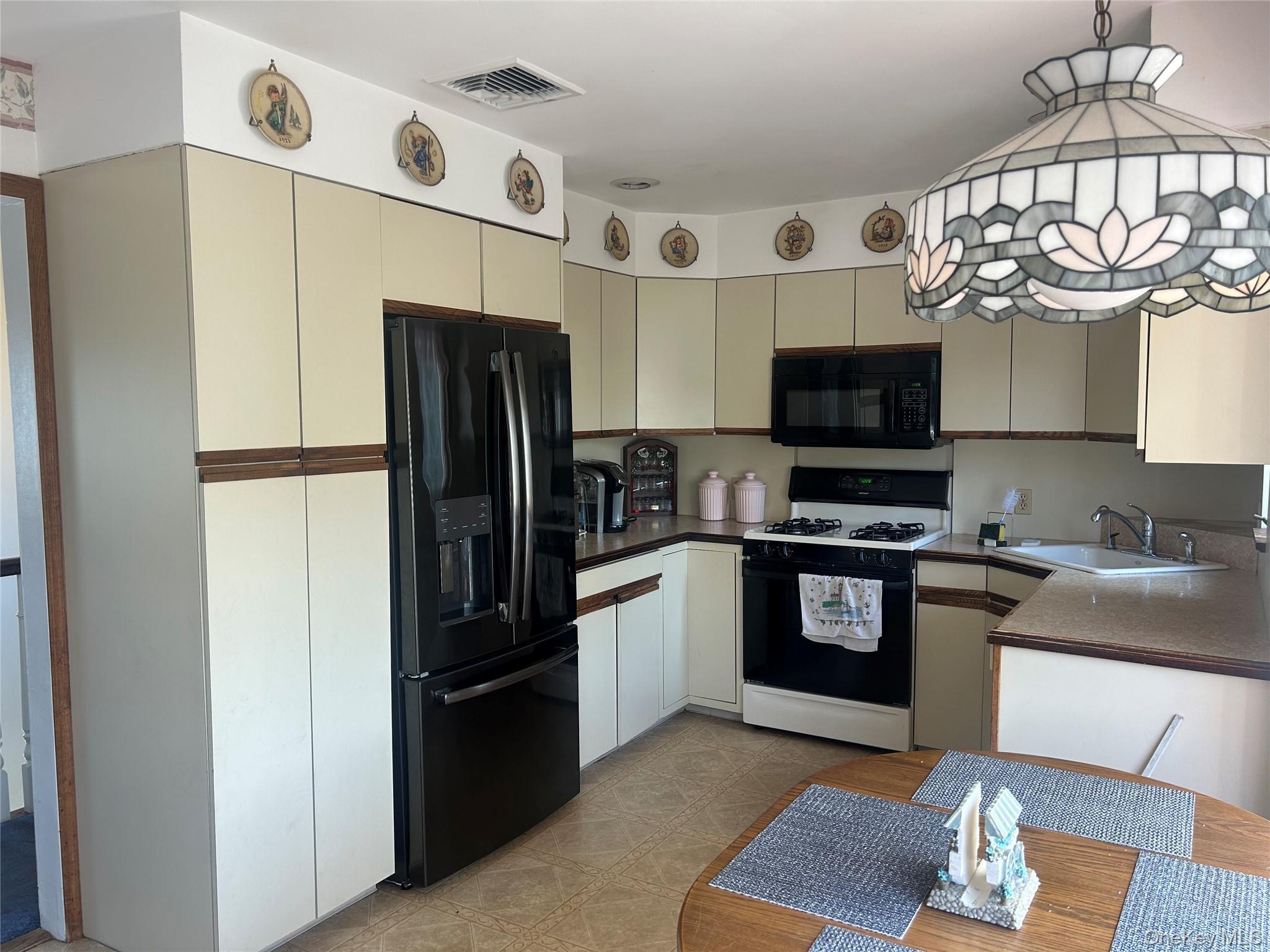 Single Family Riviera  Suffolk County, NY 11757, MLS-916400-22