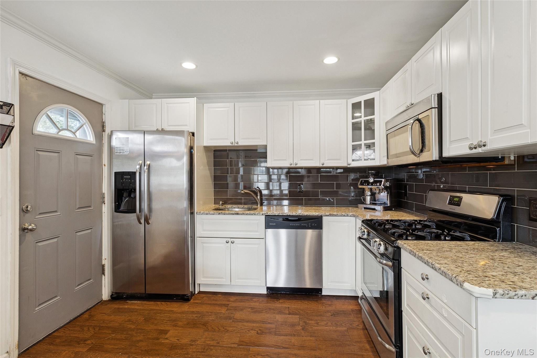 Single Family Pinetop Suffolk County, NY 11967, MLS-916464-13