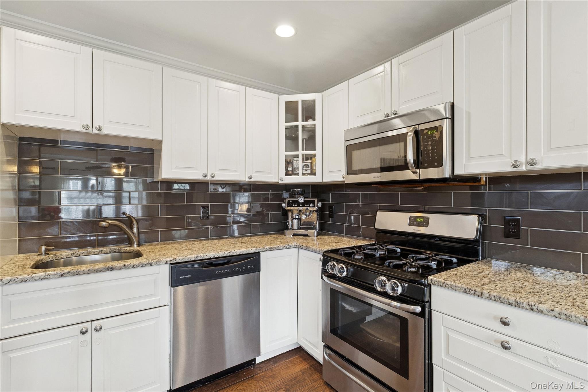 Single Family Pinetop Suffolk County, NY 11967, MLS-916464-15