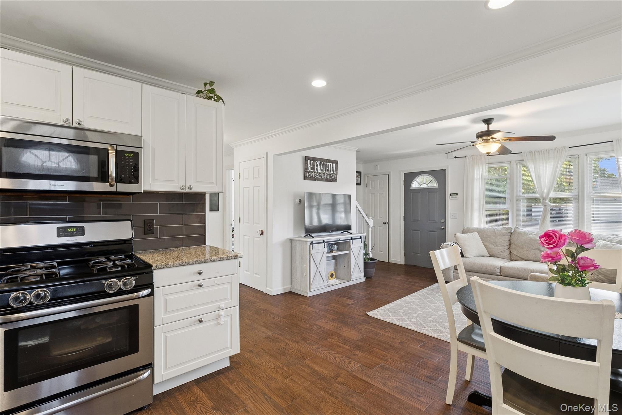 Single Family Pinetop Suffolk County, NY 11967, MLS-916464-16