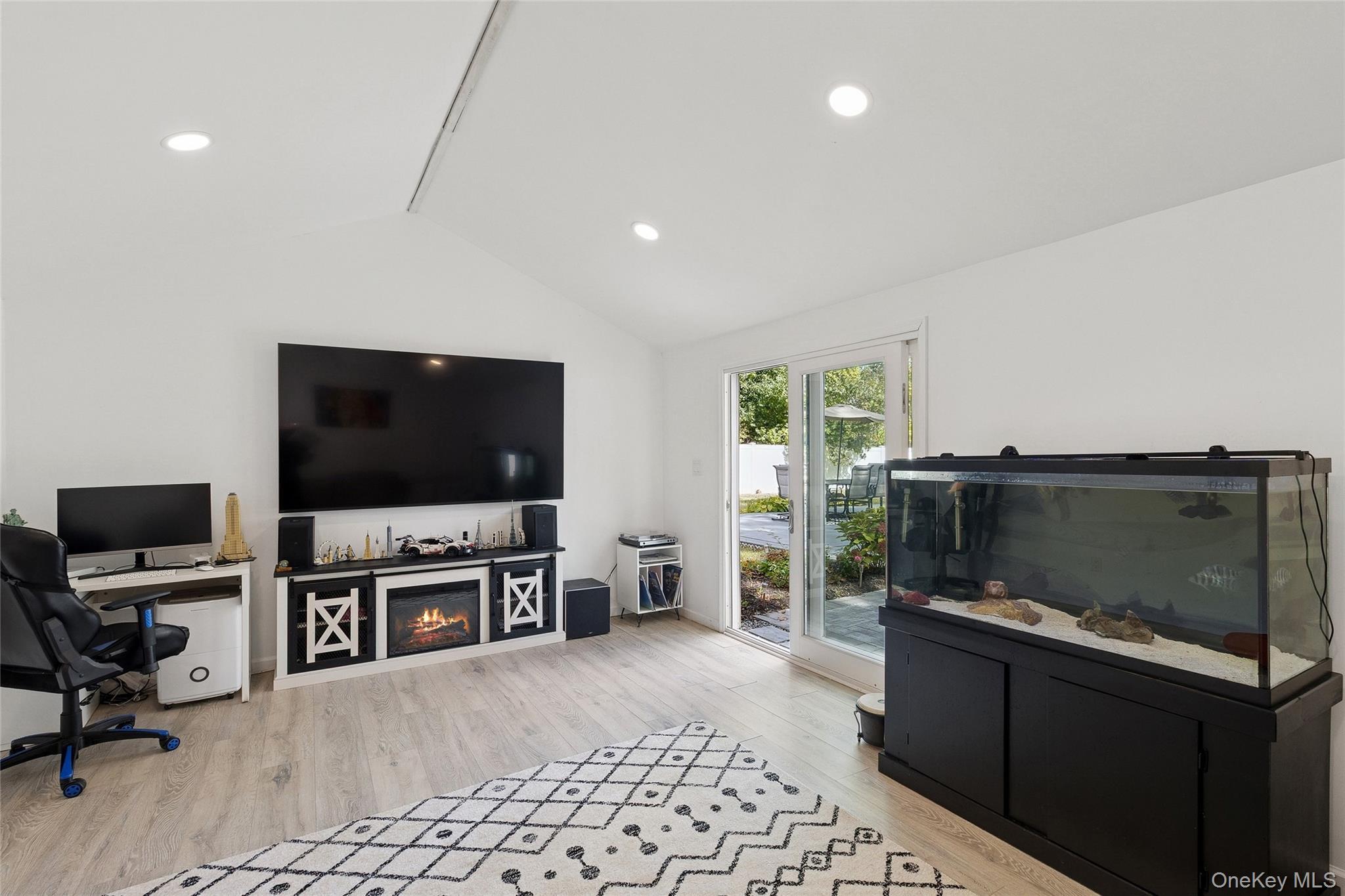 Single Family Pinetop Suffolk County, NY 11967, MLS-916464-29