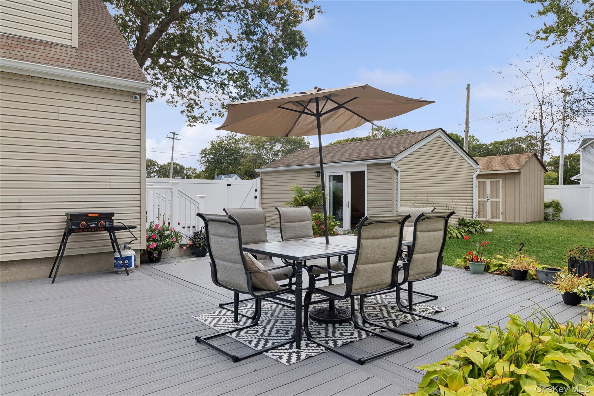 Single Family Pinetop Suffolk County, NY 11967, MLS-916464-33