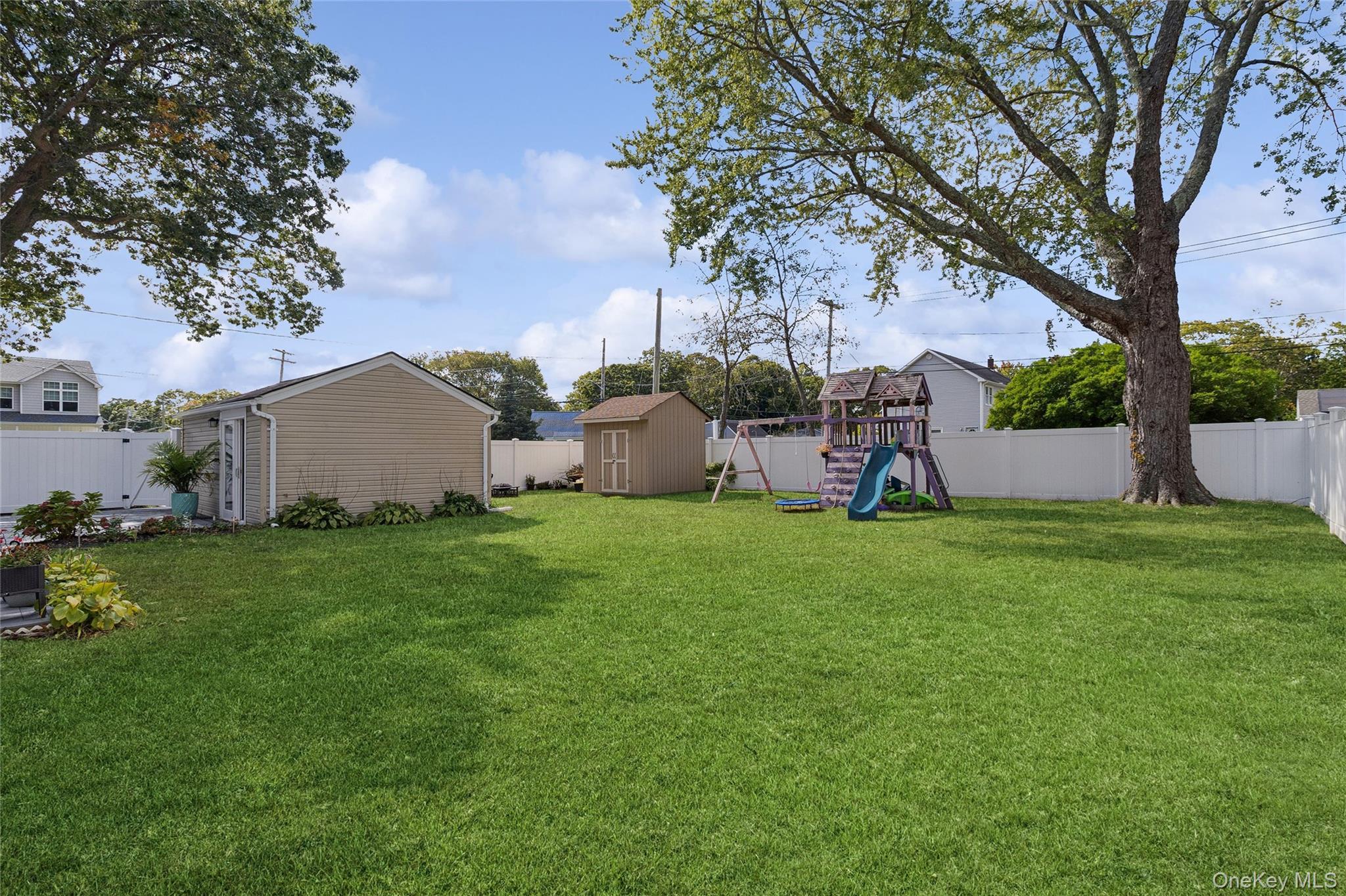 Single Family Pinetop  Suffolk County, NY 11967, MLS-916464-36