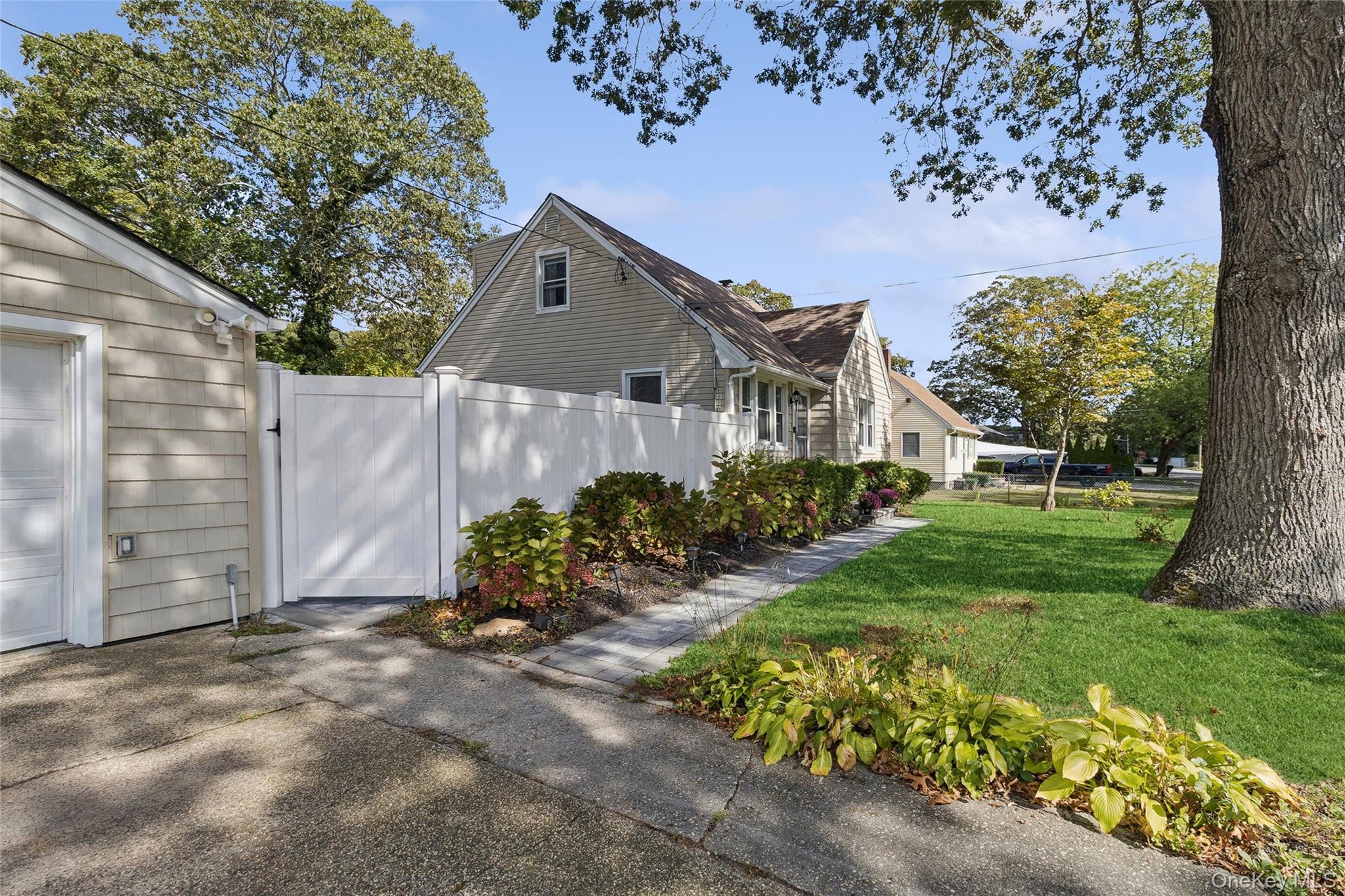 Single Family Pinetop Suffolk County, NY 11967, MLS-916464-6