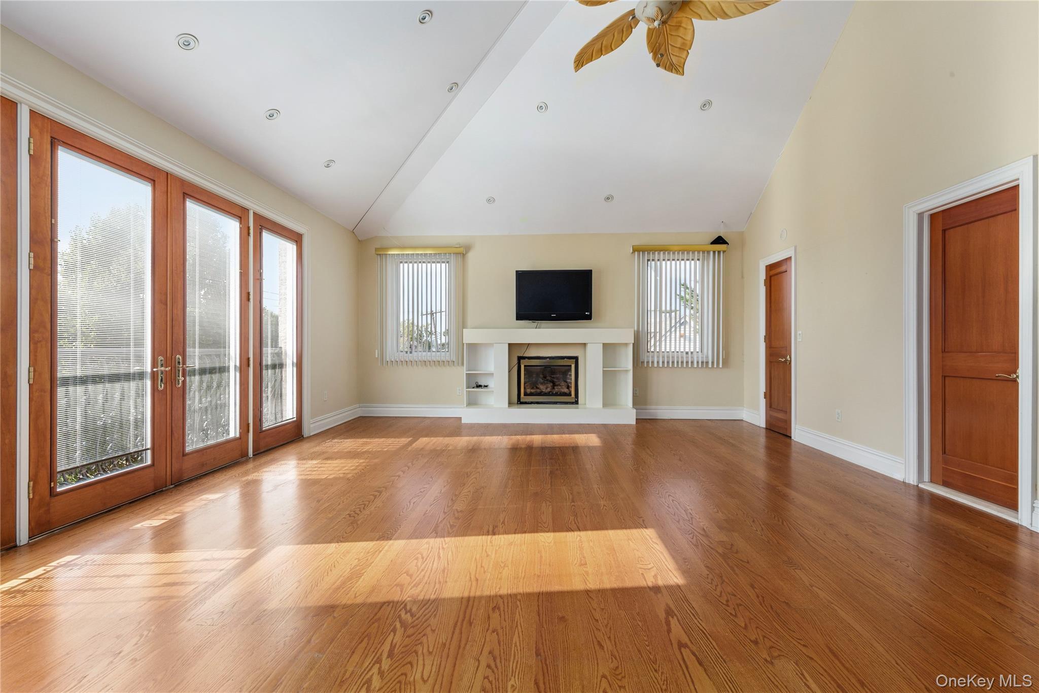 Single Family Malba Queens, NY 11357, MLS-916478-10