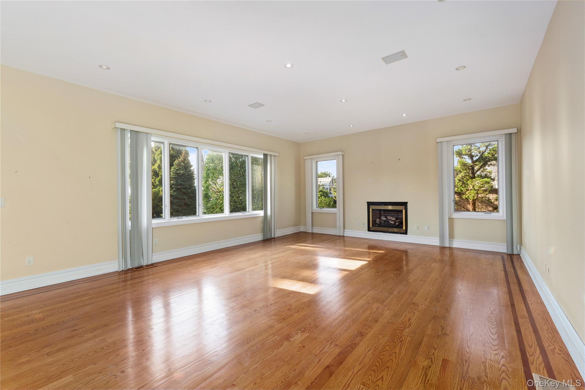 Single Family Malba Queens, NY 11357, MLS-916478-14