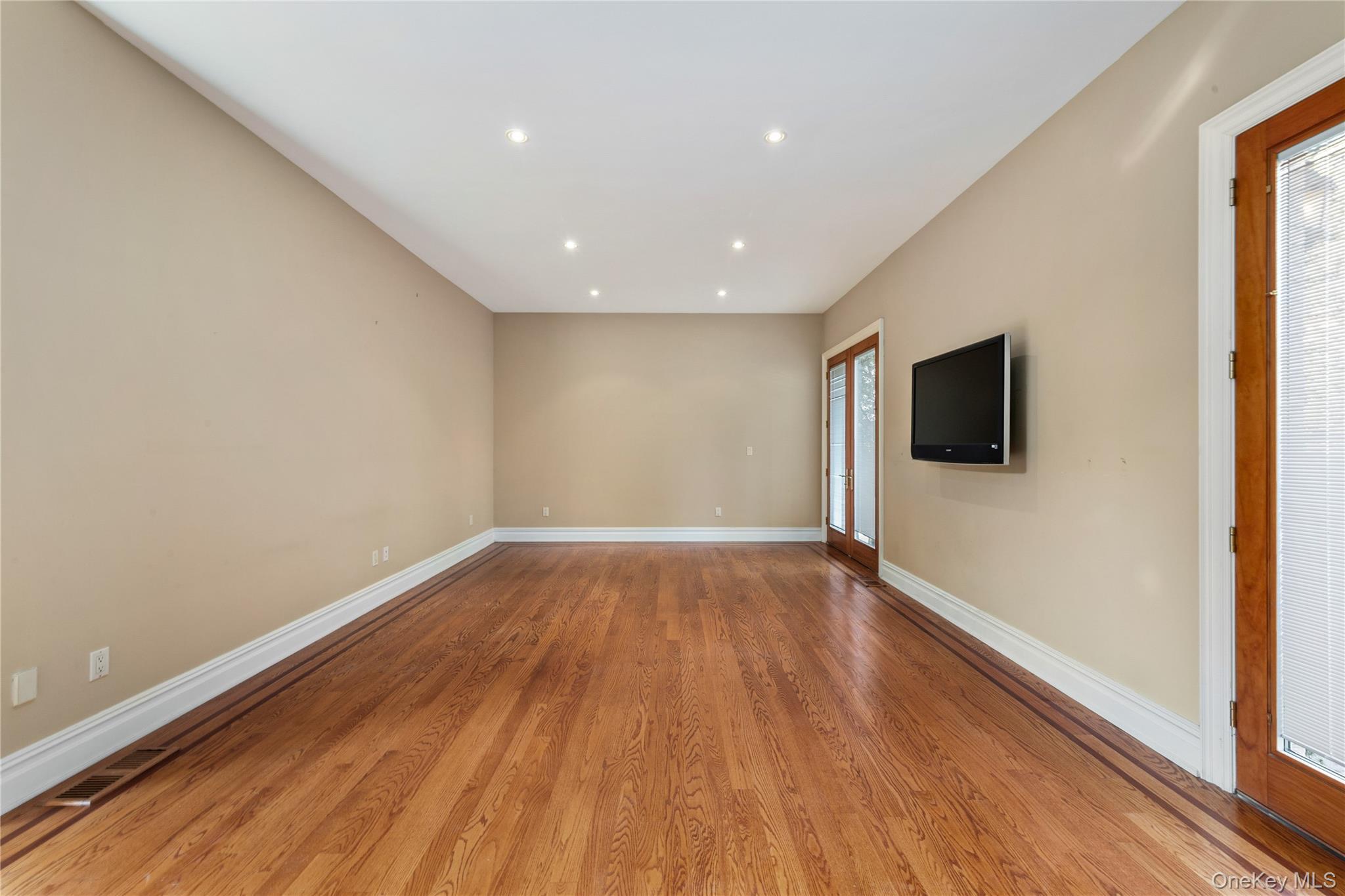 Single Family Malba Queens, NY 11357, MLS-916478-16