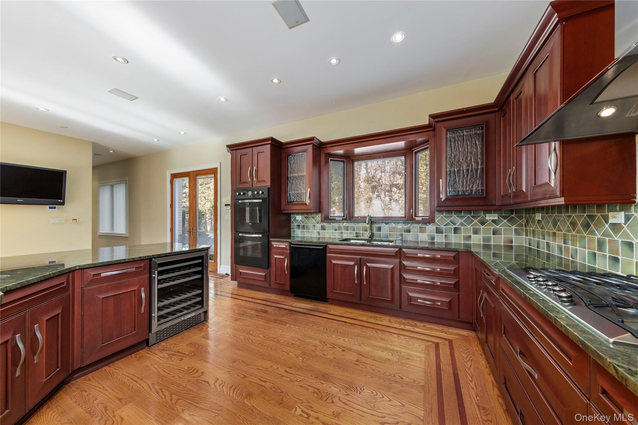 Single Family Malba Queens, NY 11357, MLS-916478-8