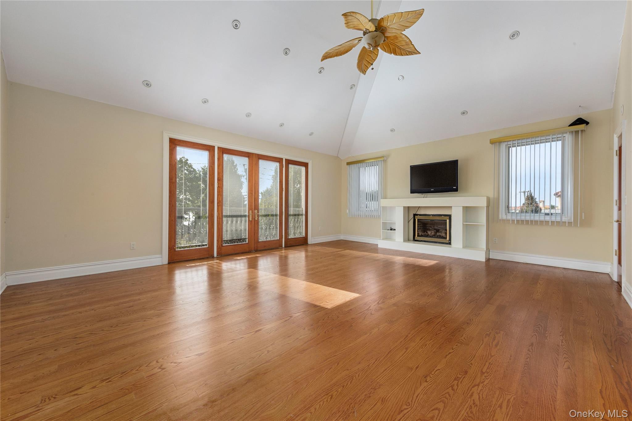 Single Family Malba Queens, NY 11357, MLS-916478-9