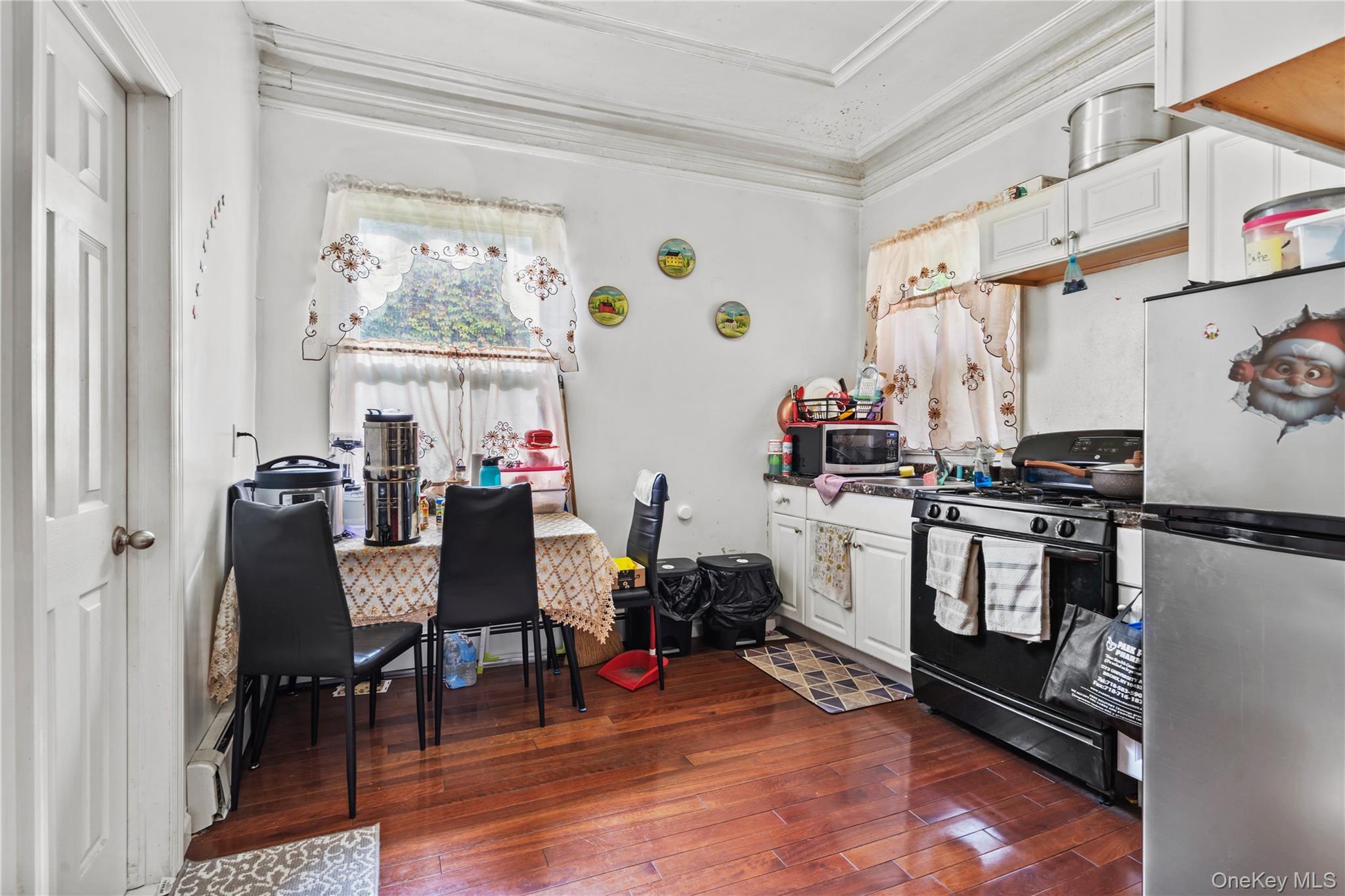 Single Family East 193rd Street  Bronx, NY 10458, MLS-916510-10