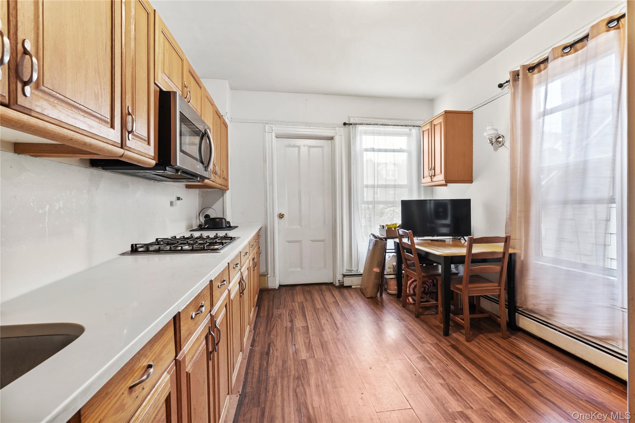 Single Family East 193rd Street  Bronx, NY 10458, MLS-916510-15