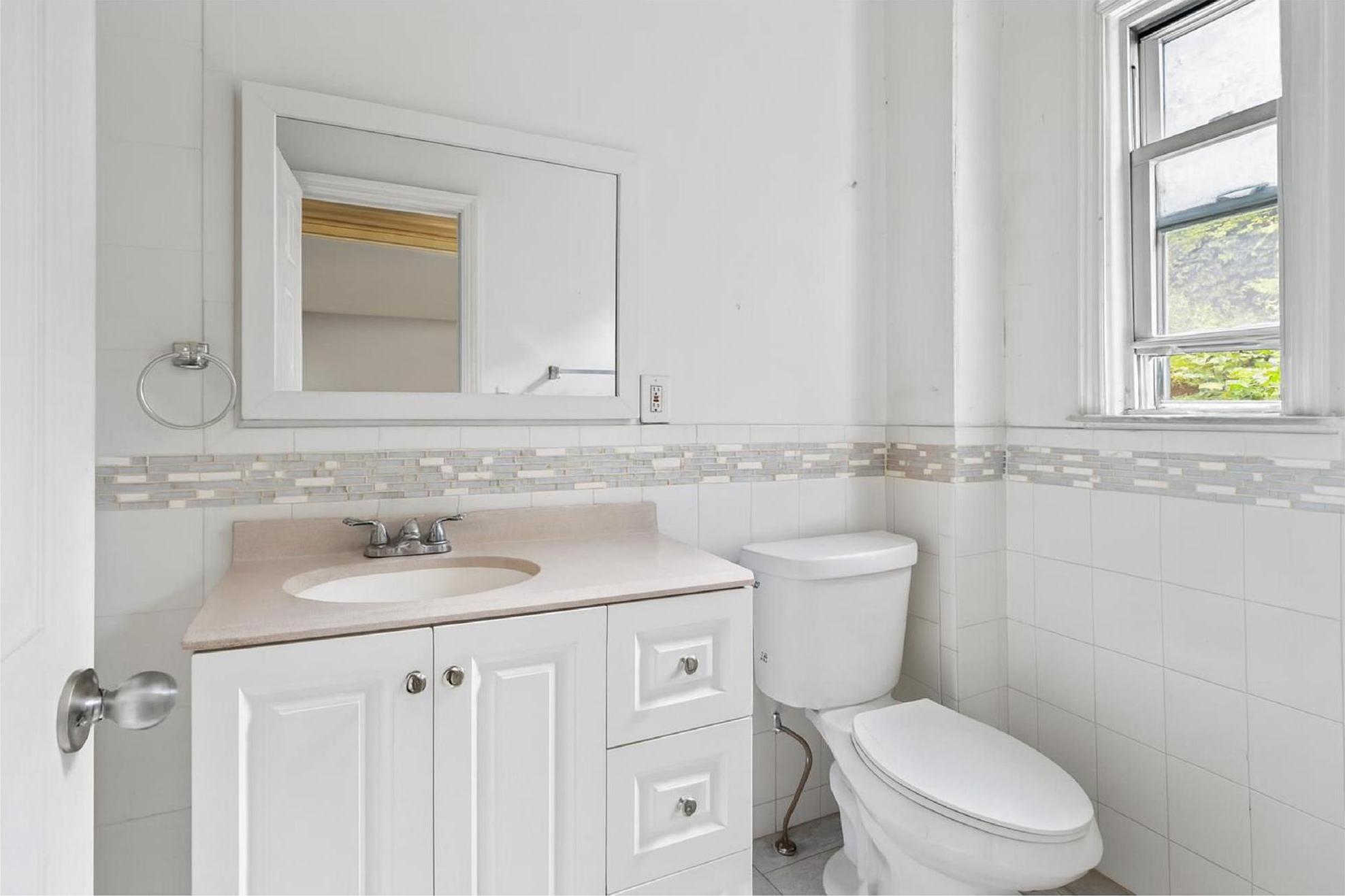 Single Family East 193rd Street Bronx, NY 10458, MLS-916510-25