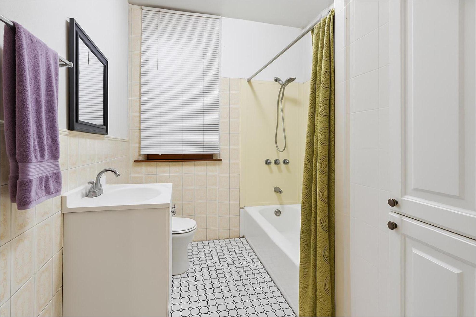 Single Family East 193rd Street Bronx, NY 10458, MLS-916510-27