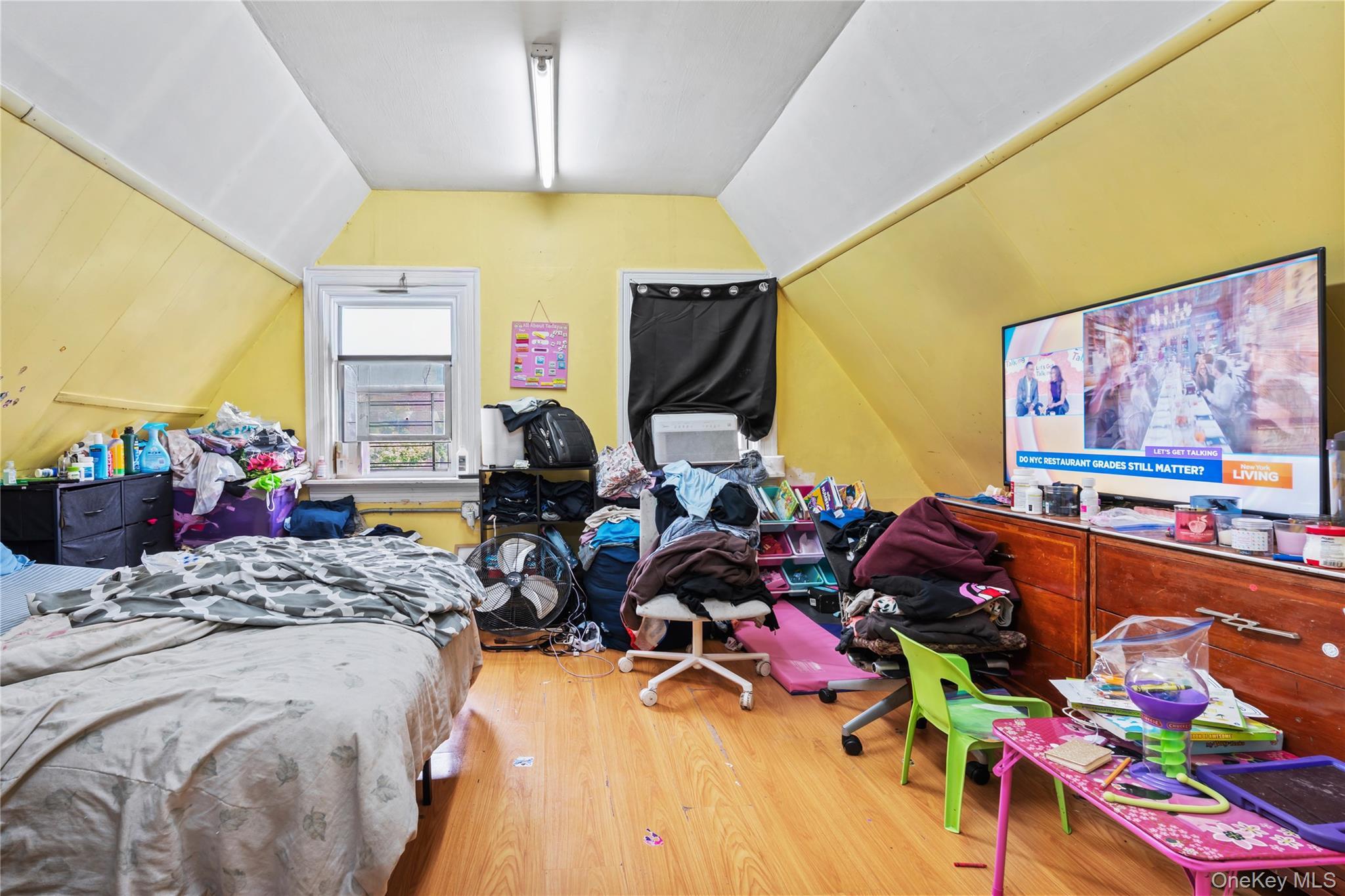 Single Family East 193rd Street  Bronx, NY 10458, MLS-916510-8