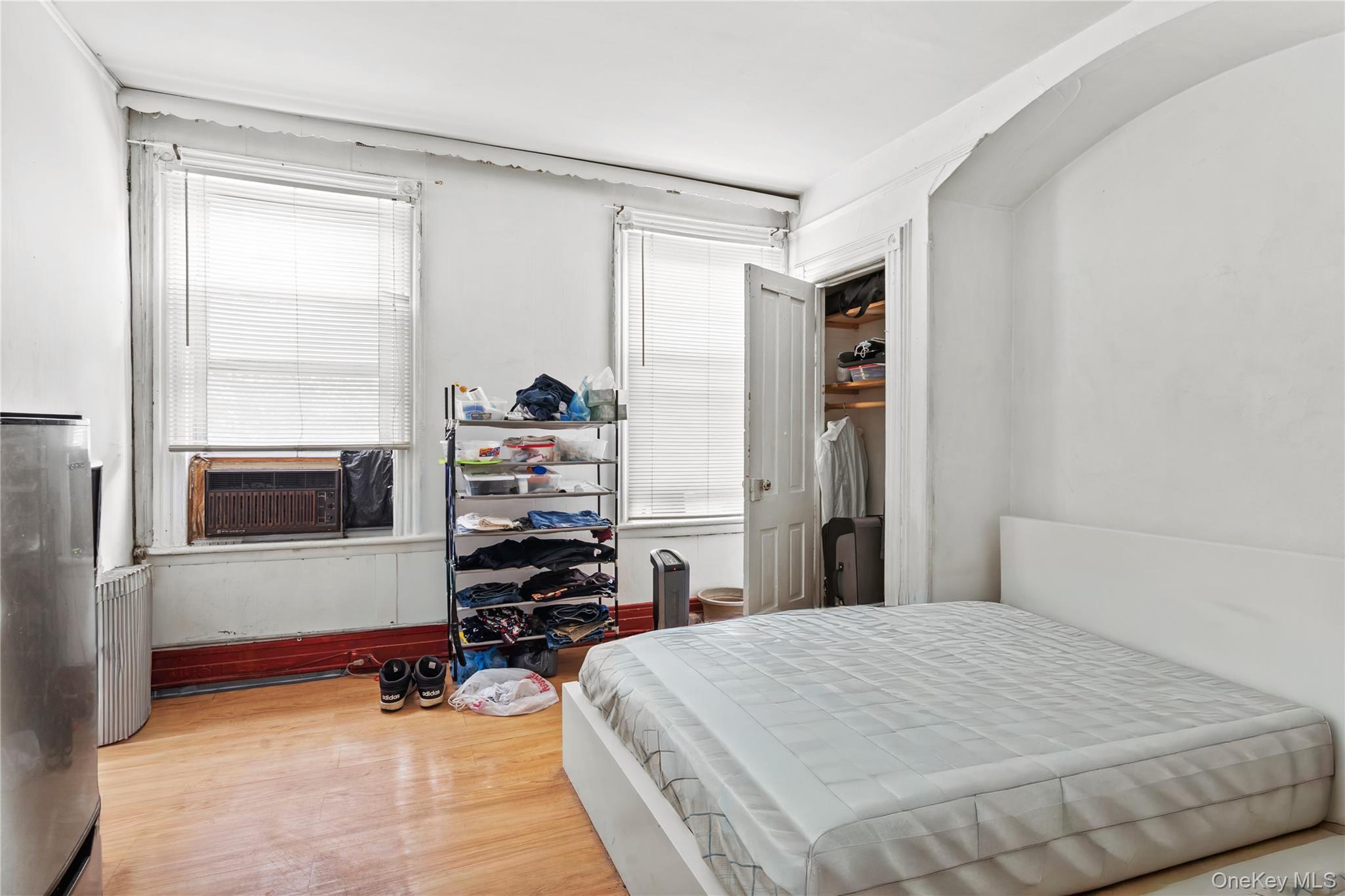 Single Family East 193rd Street  Bronx, NY 10458, MLS-916510-9