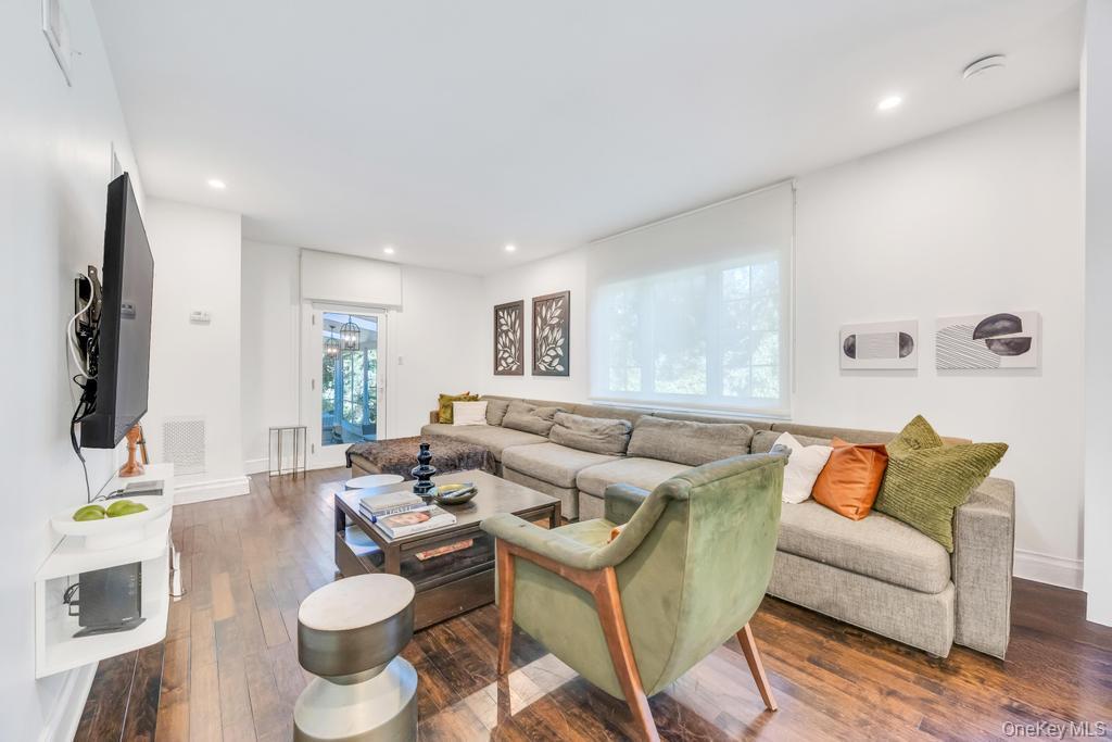 Single Family Clover Nassau County, NY 11021, MLS-916658-16