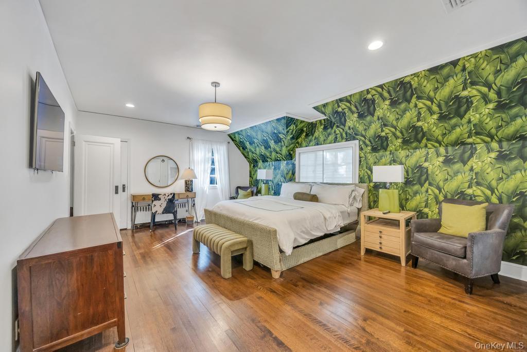 Single Family Clover Nassau County, NY 11021, MLS-916658-21