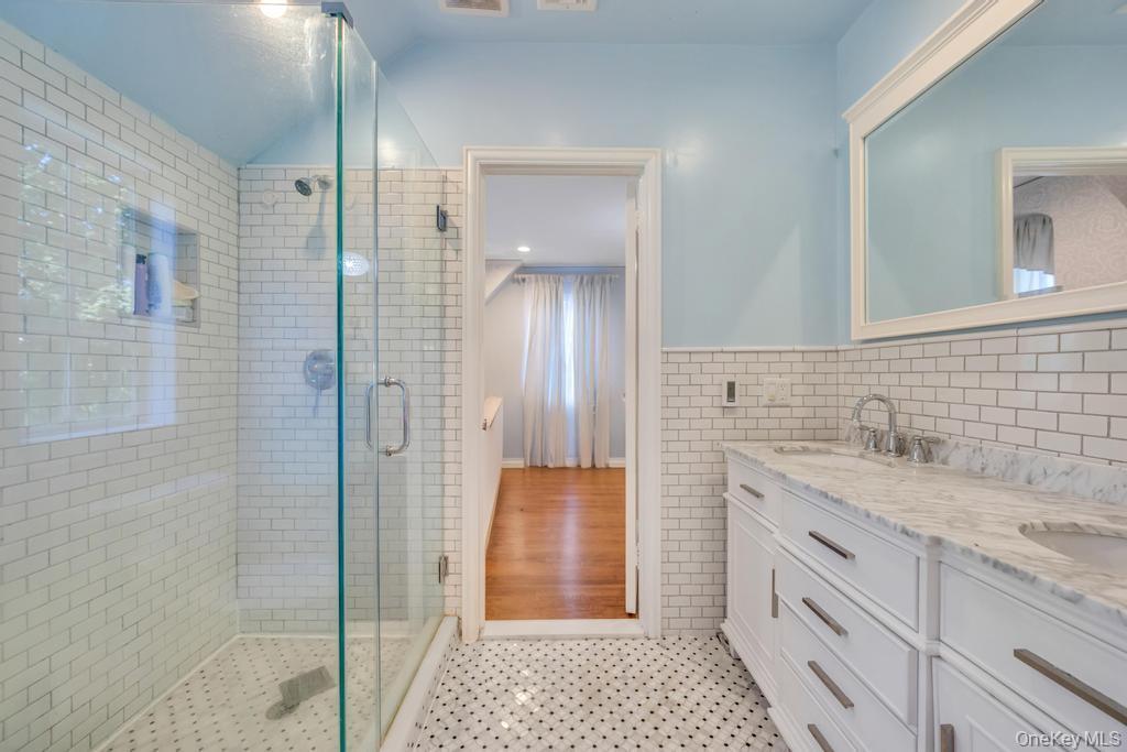 Single Family Clover Nassau County, NY 11021, MLS-916658-24