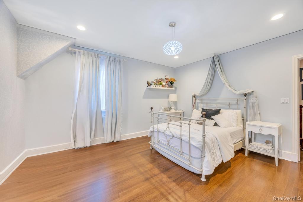 Single Family Clover Nassau County, NY 11021, MLS-916658-25