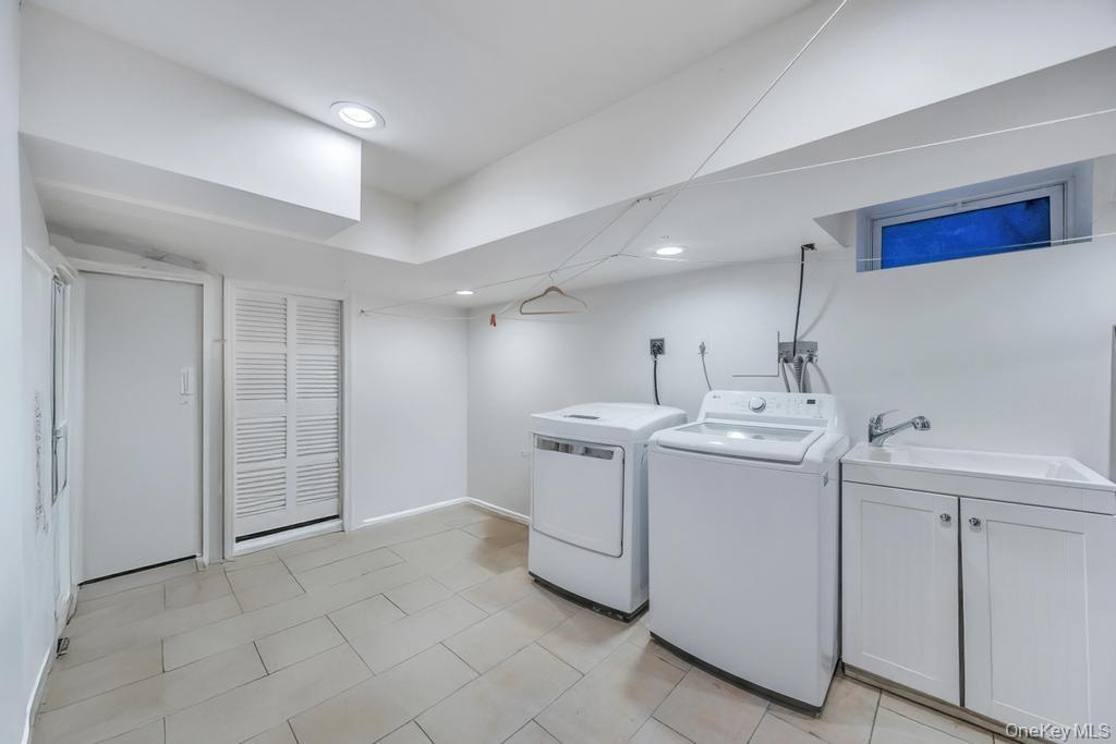 Single Family Clover Nassau County, NY 11021, MLS-916658-31