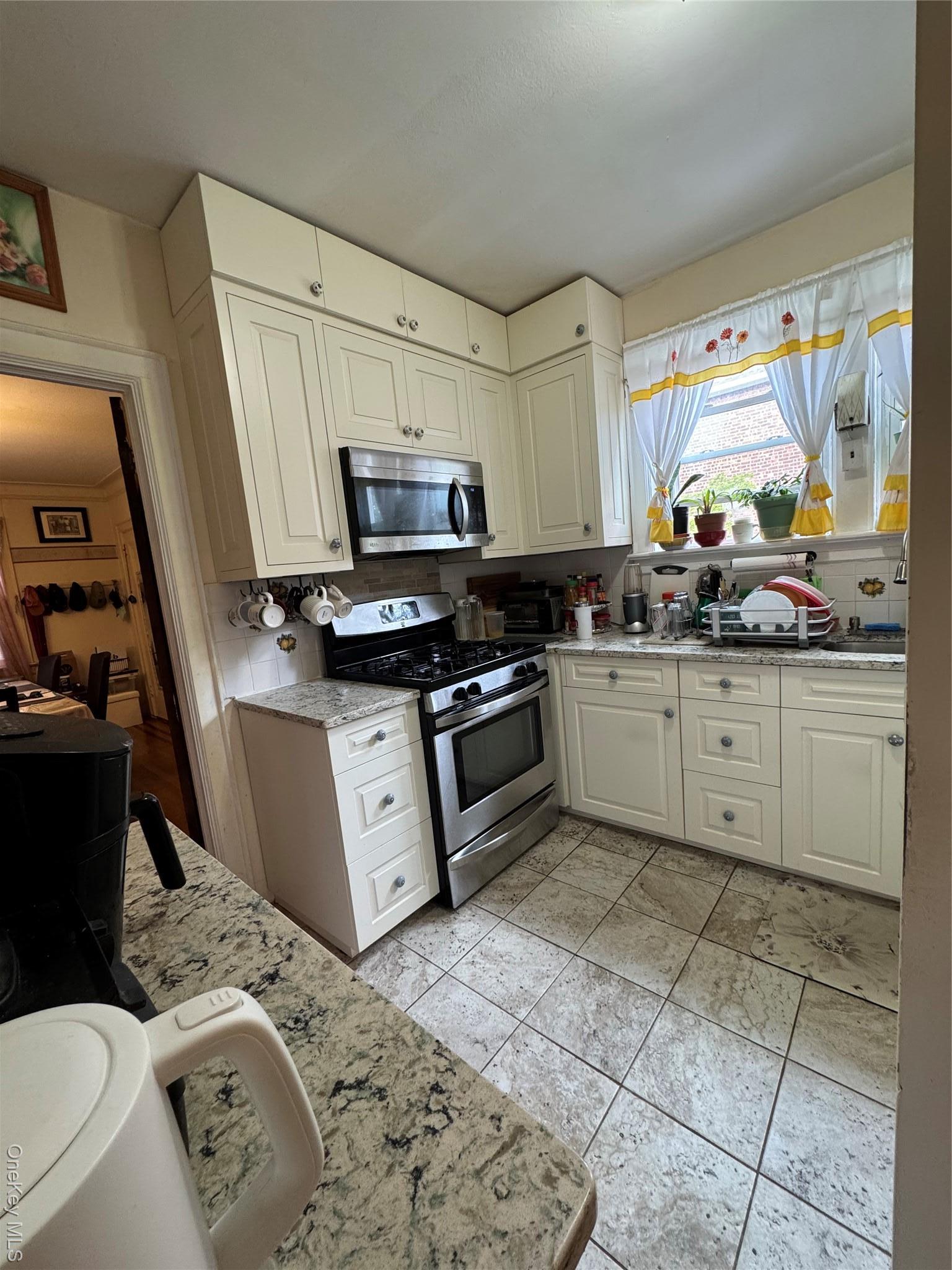 Single Family Strang  Bronx, NY 10466, MLS-916665-10