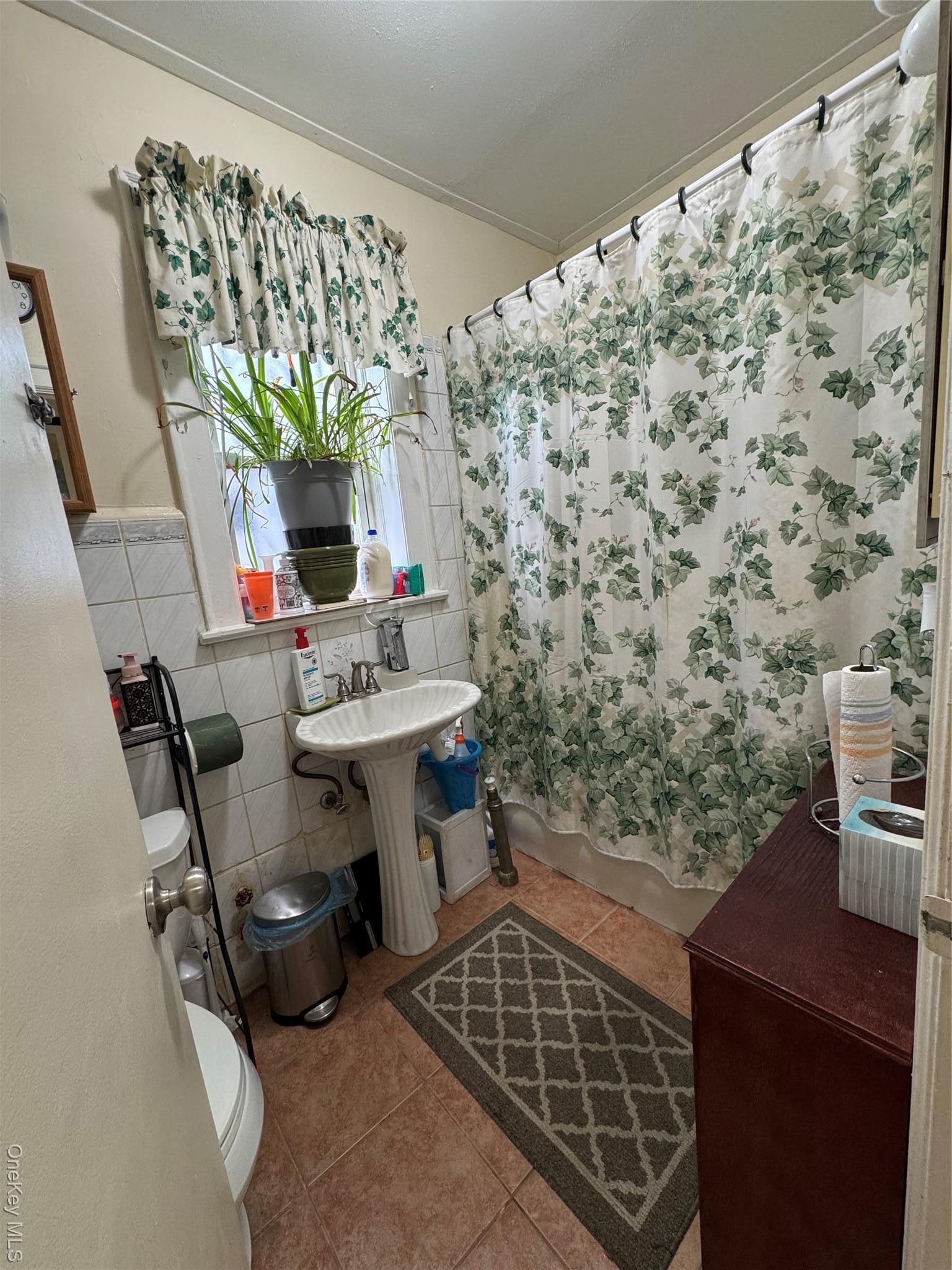 Single Family Strang  Bronx, NY 10466, MLS-916665-12