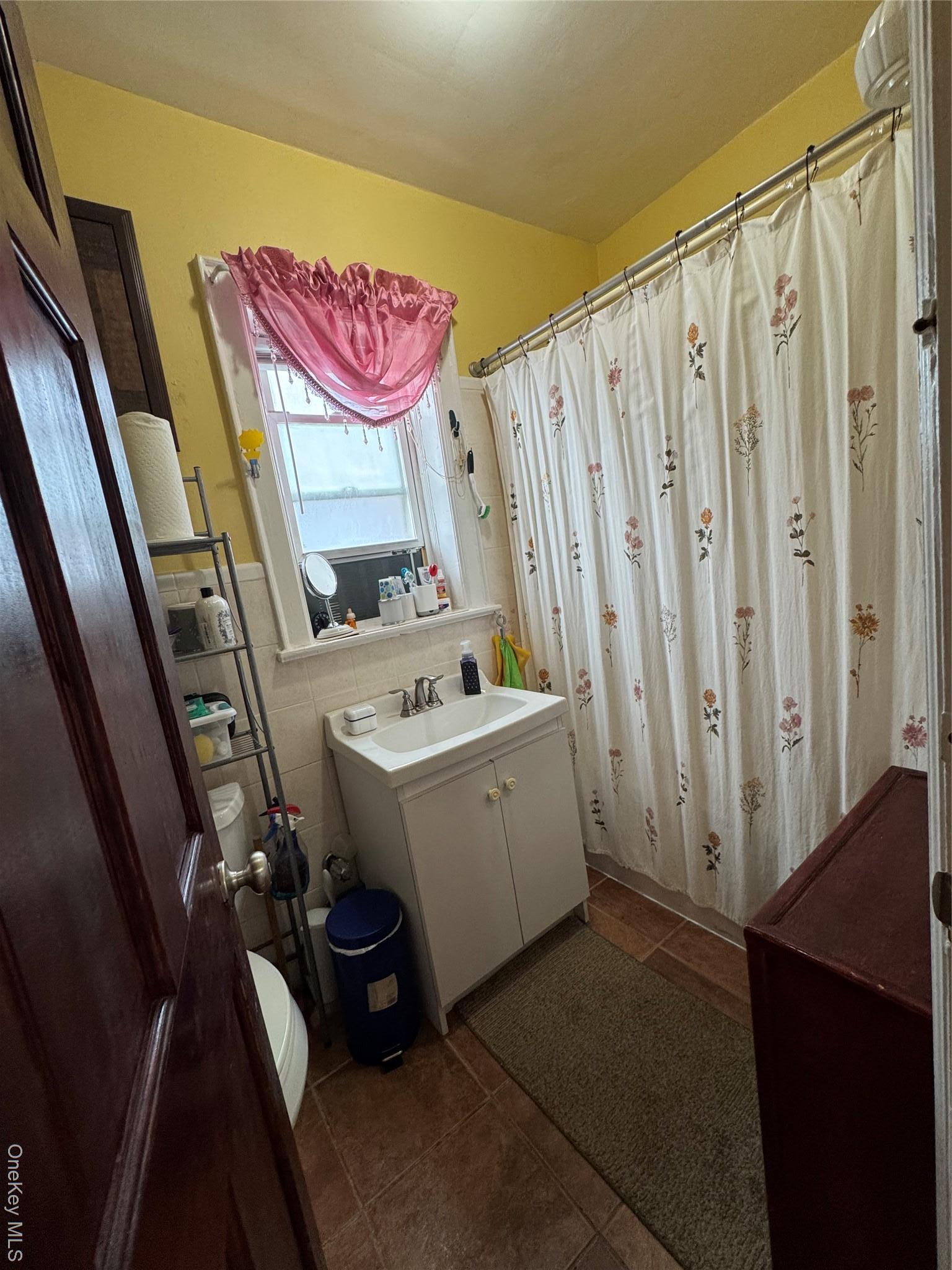 Single Family Strang  Bronx, NY 10466, MLS-916665-22