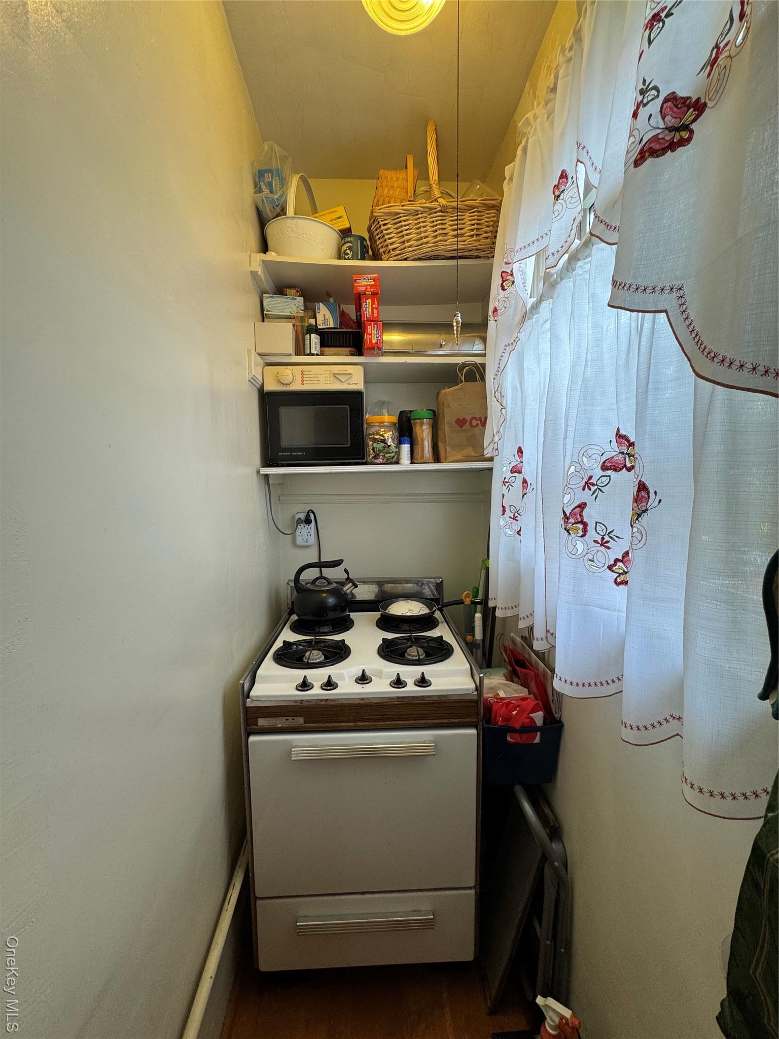 Single Family Strang  Bronx, NY 10466, MLS-916665-28