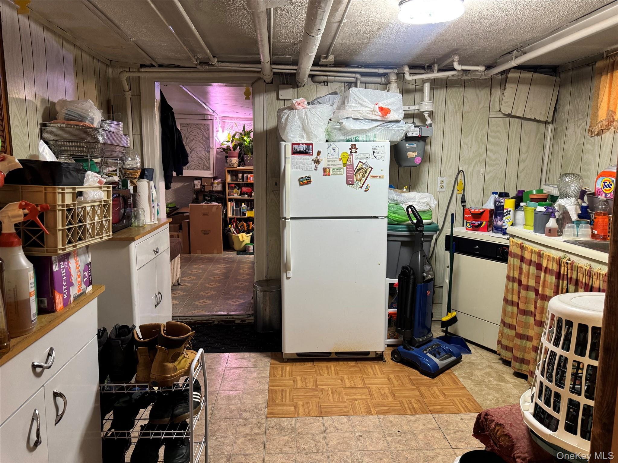 Single Family Strang  Bronx, NY 10466, MLS-916665-36