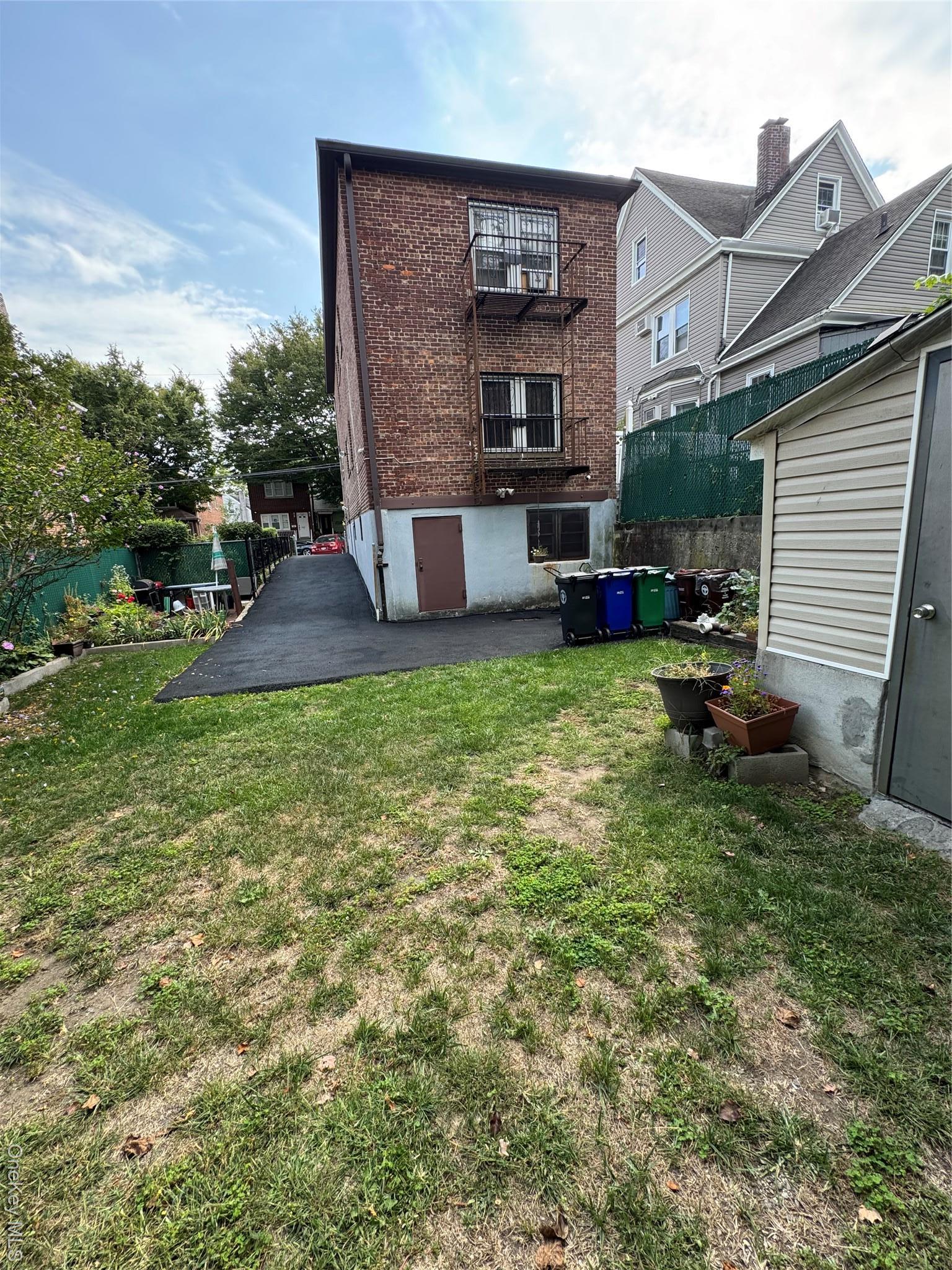 Single Family Strang  Bronx, NY 10466, MLS-916665-39
