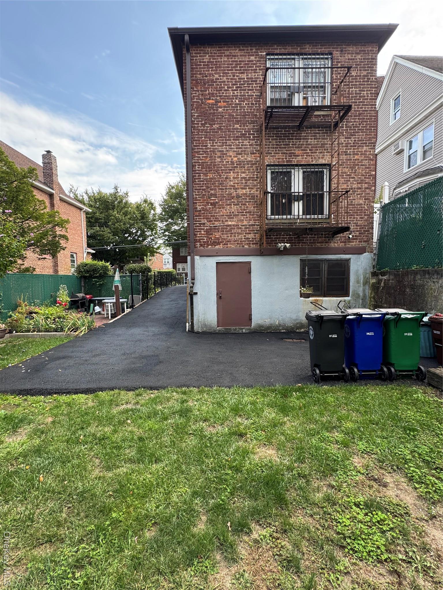 Single Family Strang  Bronx, NY 10466, MLS-916665-42