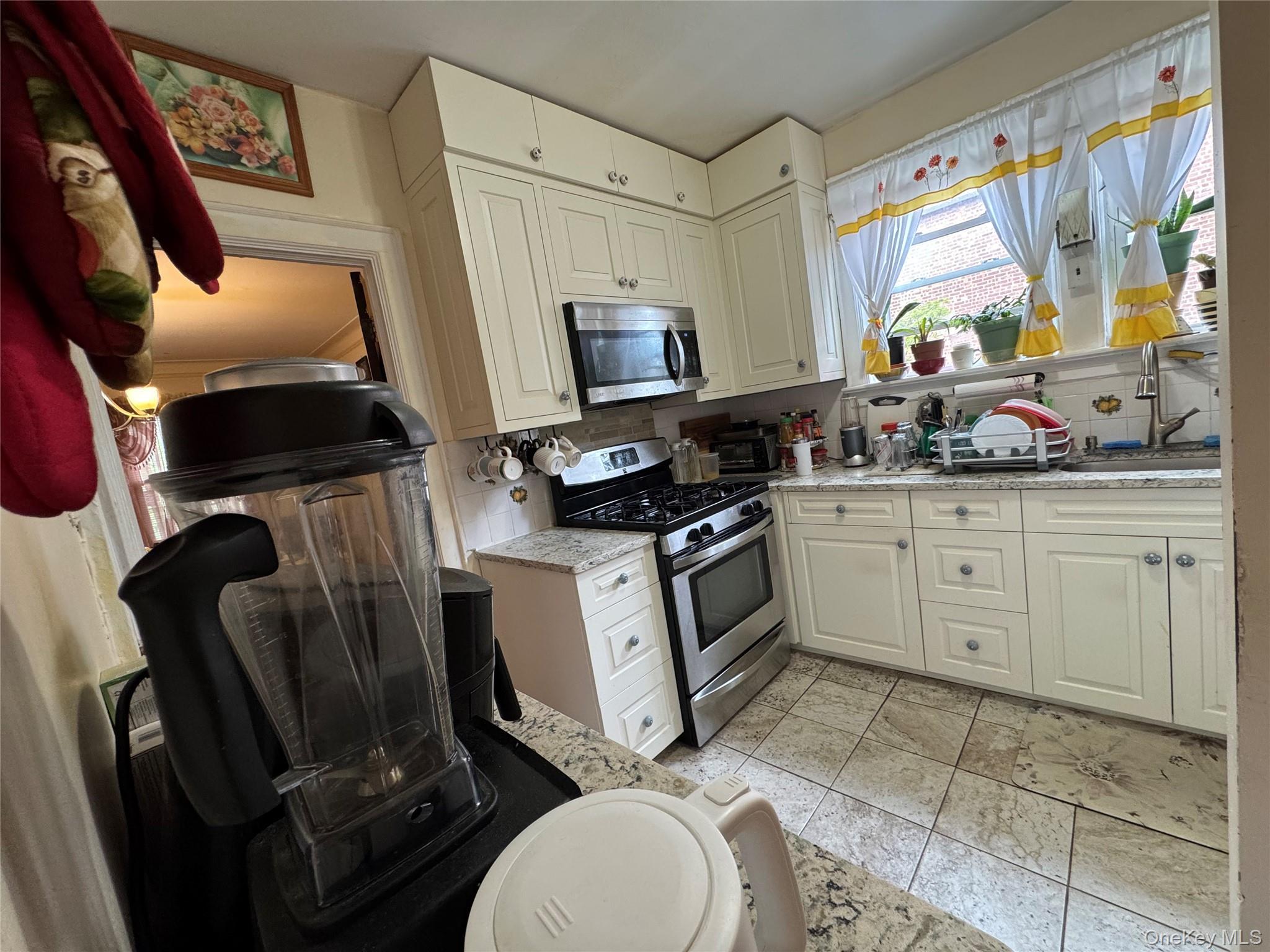 Single Family Strang  Bronx, NY 10466, MLS-916665-9