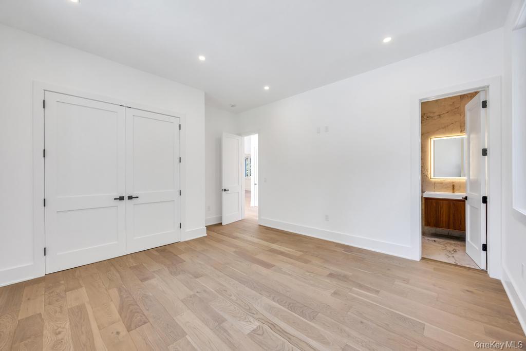 Single Family Carman Suffolk County, NY 11746, MLS-916740-26