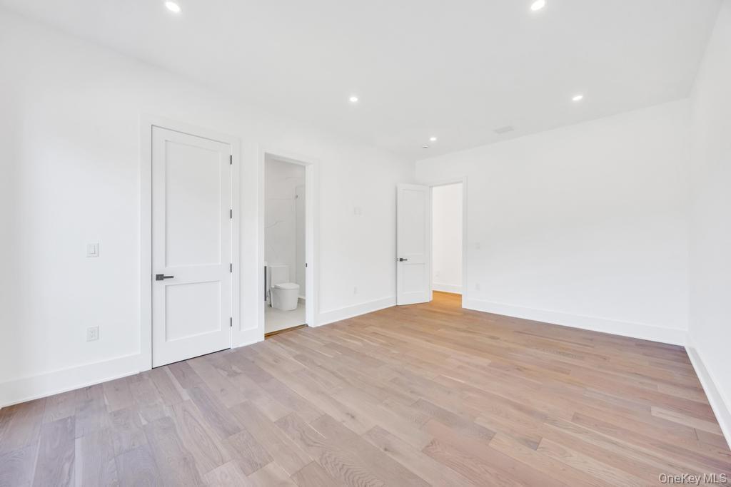 Single Family Carman Suffolk County, NY 11746, MLS-916740-37