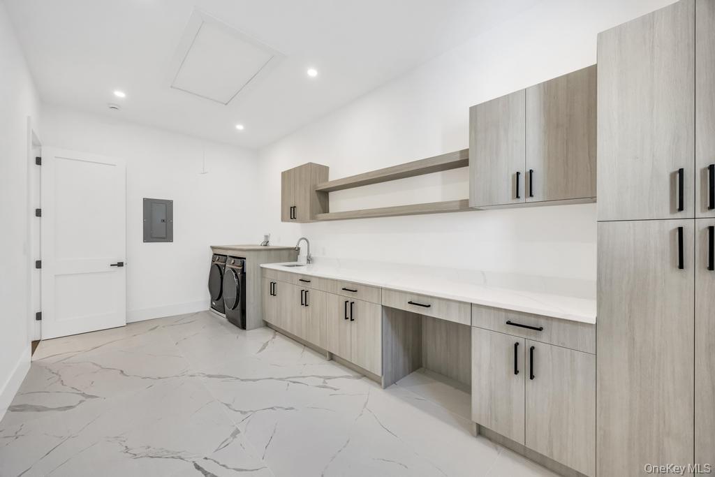 Single Family Carman Suffolk County, NY 11746, MLS-916740-43