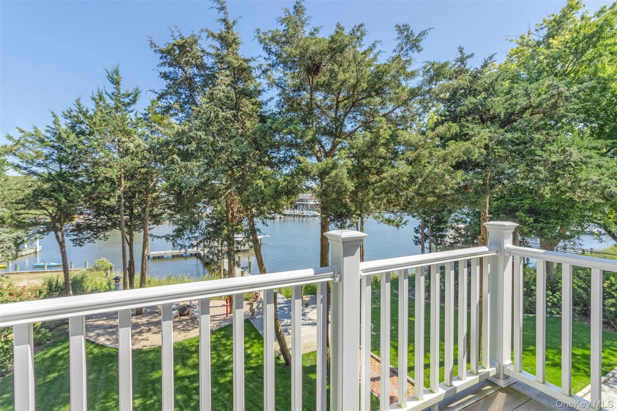 Single Family Overlook Suffolk County, NY 11931, MLS-916786-16