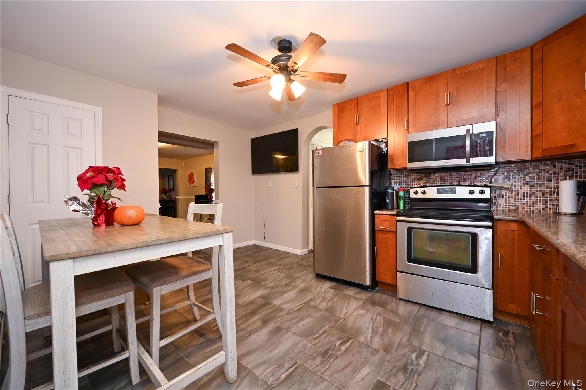 Single Family Pinebrook Nassau County, NY 11552, MLS-916820-8